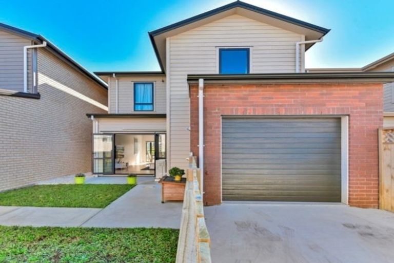 Photo of property in 43 Becker Drive, Weymouth, Auckland, 2103