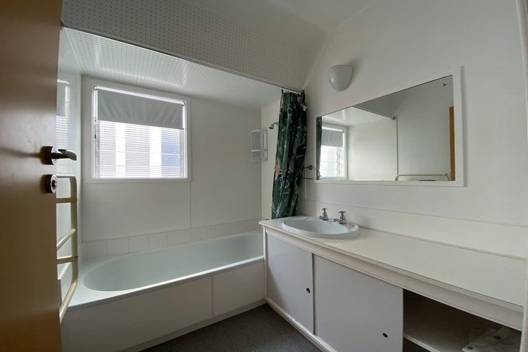 Photo of property in 106 Eversleigh Road, Belmont, Auckland, 0622