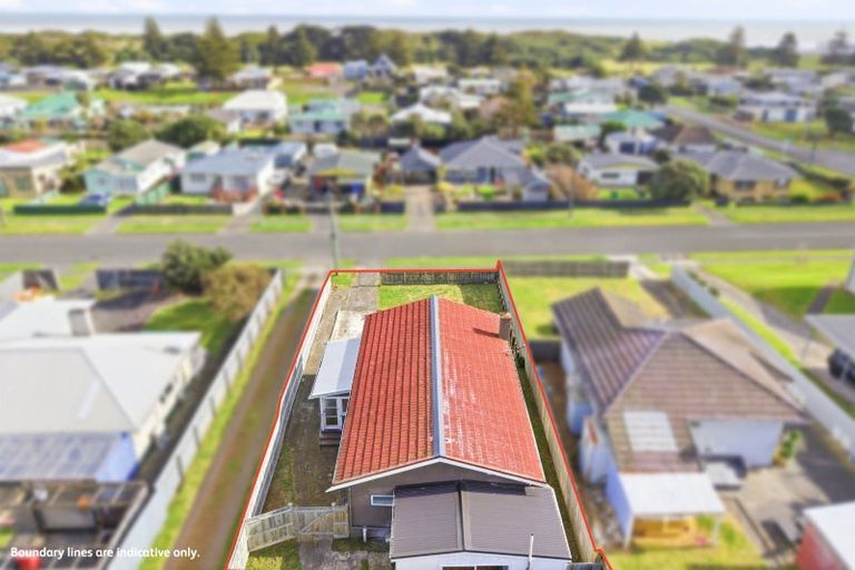 Photo of property in 28 Aotea Street, Castlecliff, Whanganui, 4501