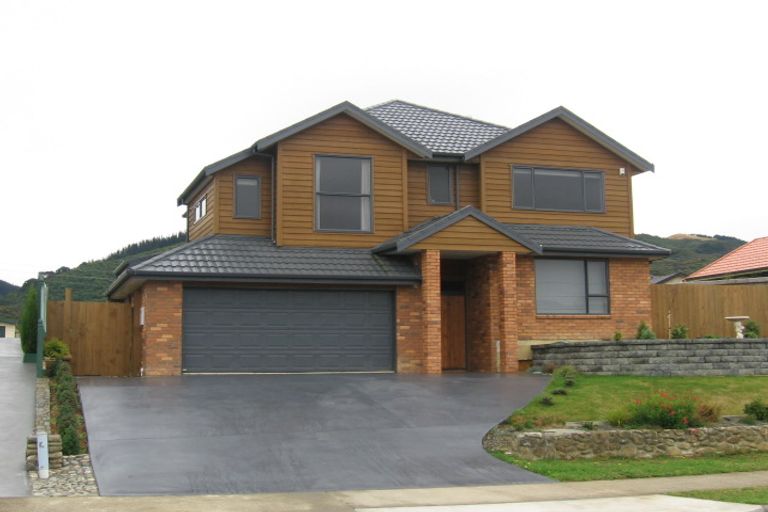 Photo of property in 14 Betty Watt Grove, Riverstone Terraces, Upper Hutt, 5018