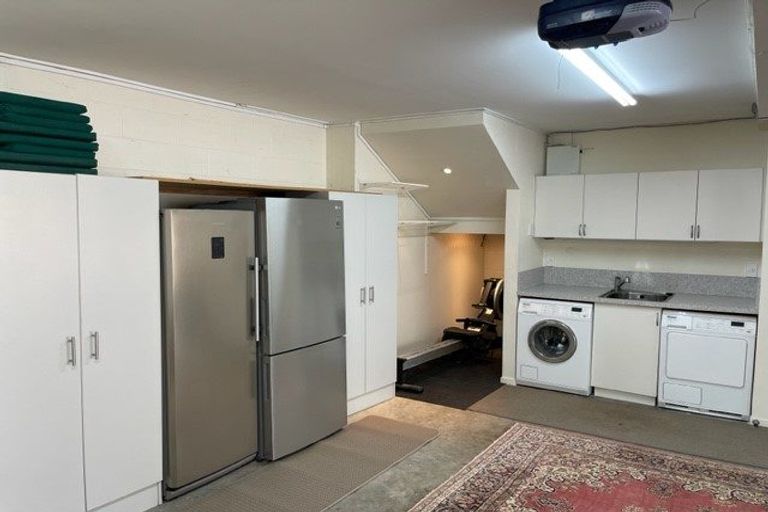 Photo of property in 1/8 Tobago Place, Sunnynook, Auckland, 0620