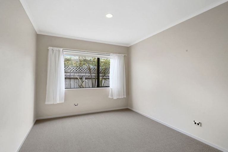 Photo of property in 71 Guildford Drive, Paraparaumu, 5032