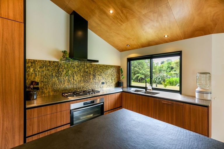 Photo of property in 23c Arden Place, Oakura, 4314