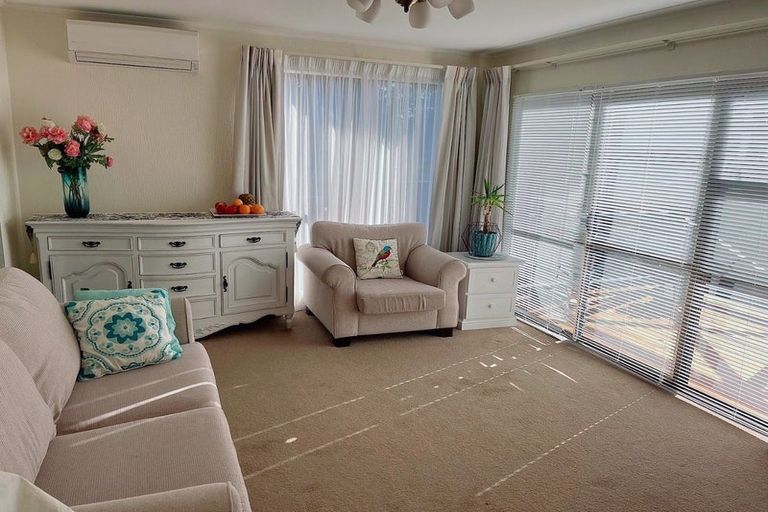 Photo of property in 20 Darren Crescent, Half Moon Bay, Auckland, 2012