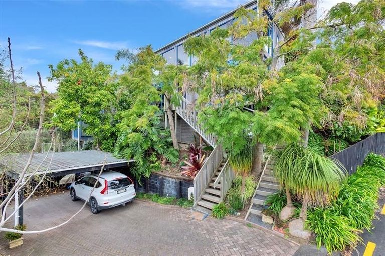 Photo of property in 1/3 Beach Road, Northcote Point, Auckland, 0627