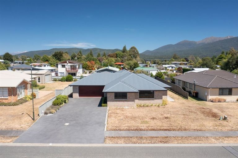 Photo of property in 16 Cunaris Way, Te Anau, 9600