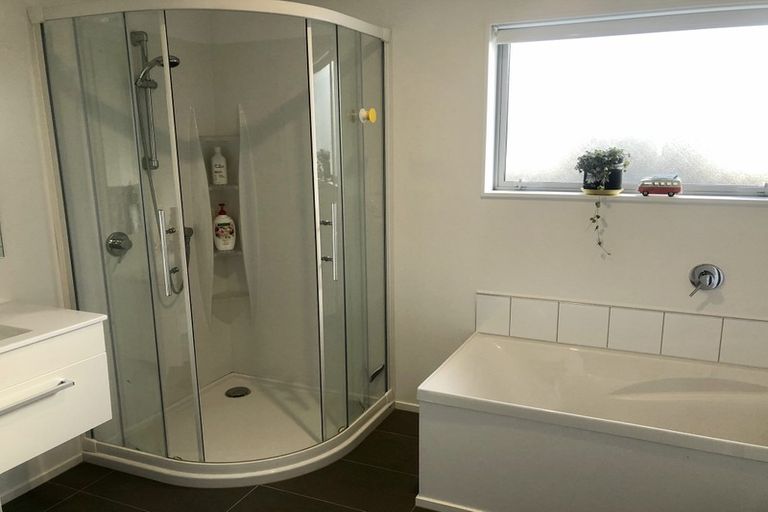 Photo of property in 120 Amesbury Drive, Churton Park, Wellington, 6037