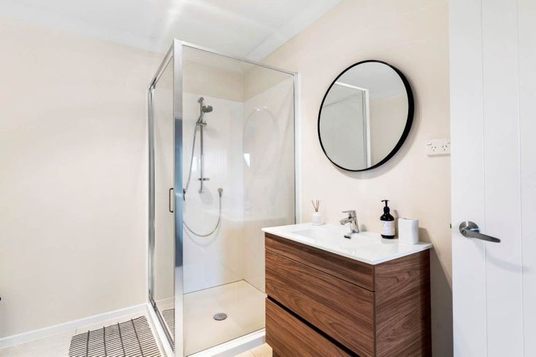 Photo of property in 286 Whangaparaoa Road, Red Beach, 0932