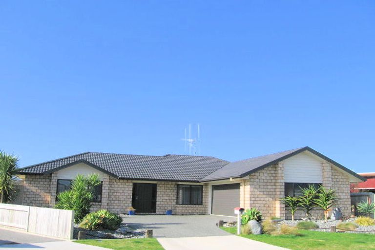 Photo of property in 16 Sarah Place, Papamoa Beach, Papamoa, 3118