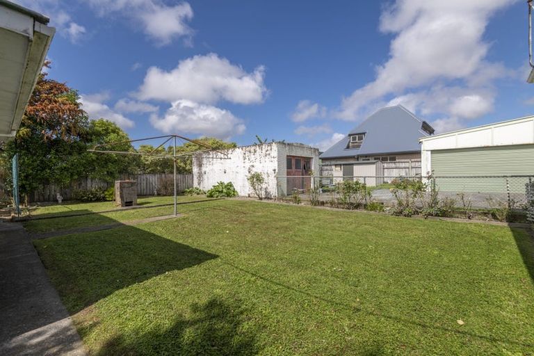 Photo of property in 16 Cambridge Street, Tawa, Wellington, 5028