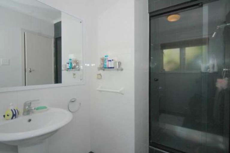 Photo of property in 77 Ocean View Road, Hillcrest, Auckland, 0627