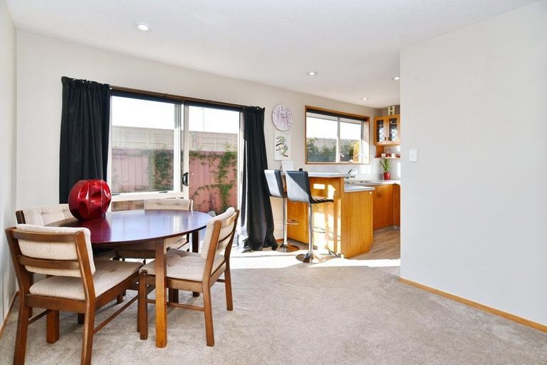Photo of property in 2/19 Mulberry Place, Redwood, Christchurch, 8051