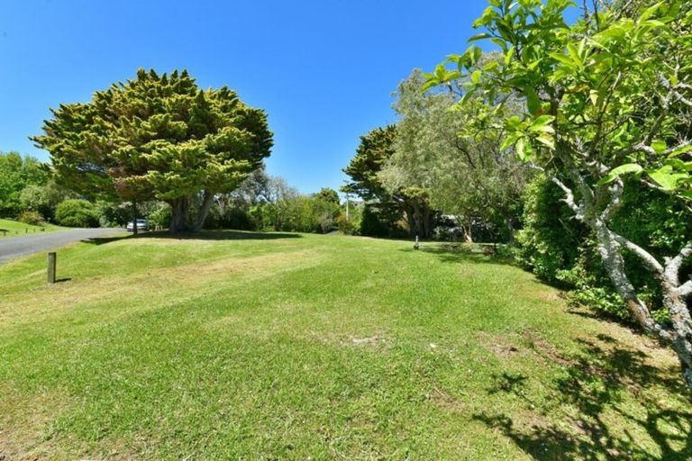 Photo of property in 8 Hiwi Crescent, Stanmore Bay, Whangaparaoa, 0932