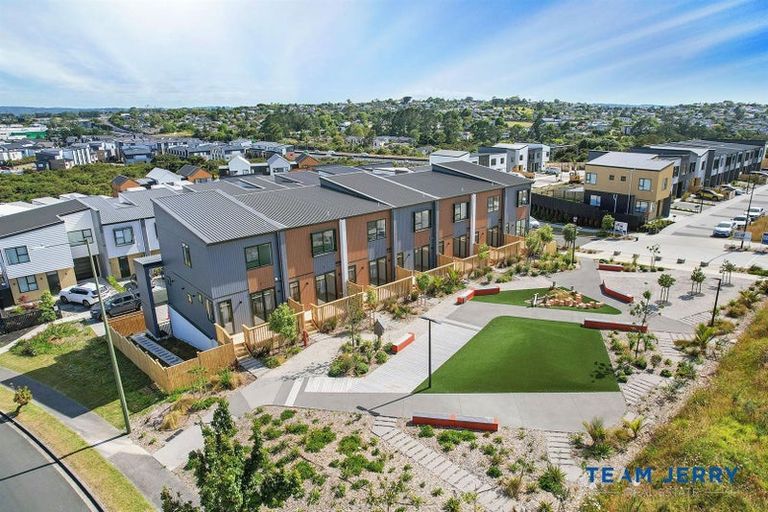 Photo of property in 1 Heketara Way, Massey, Auckland, 0614