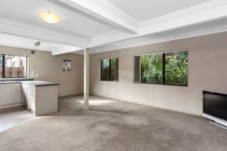 Photo of property in 2/190 Devonport Road, Tauranga, 3110