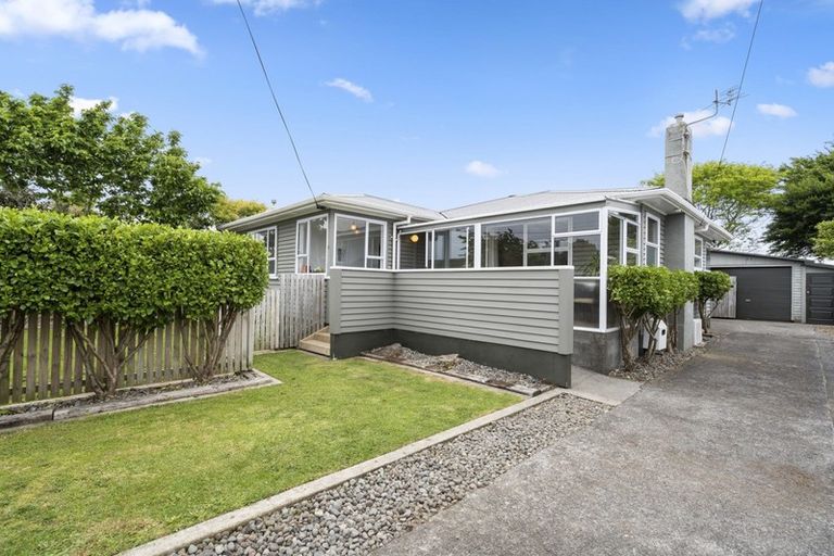 Photo of property in 16 Karaka Street, Merrilands, New Plymouth, 4312