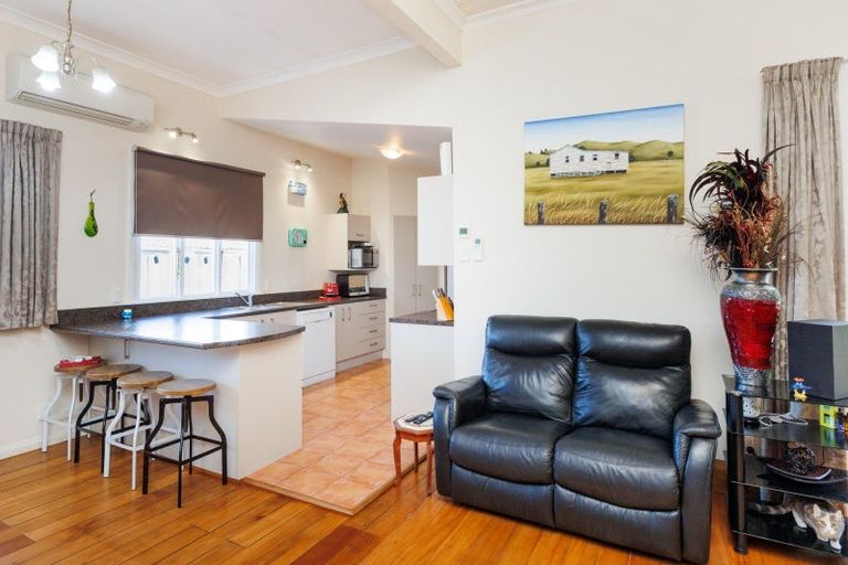 Photo of property in 93 Featherston Street, Takaro, Palmerston North, 4412