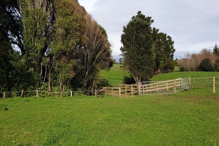 Photo of property in 1343 Devon Road, Brixton, Waitara, 4382