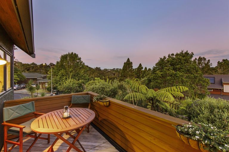 Photo of property in 27 Homewood Place, Chatswood, Auckland, 0626