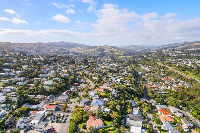 Photo of property in 30 Bassett Road, Johnsonville, Wellington, 6037