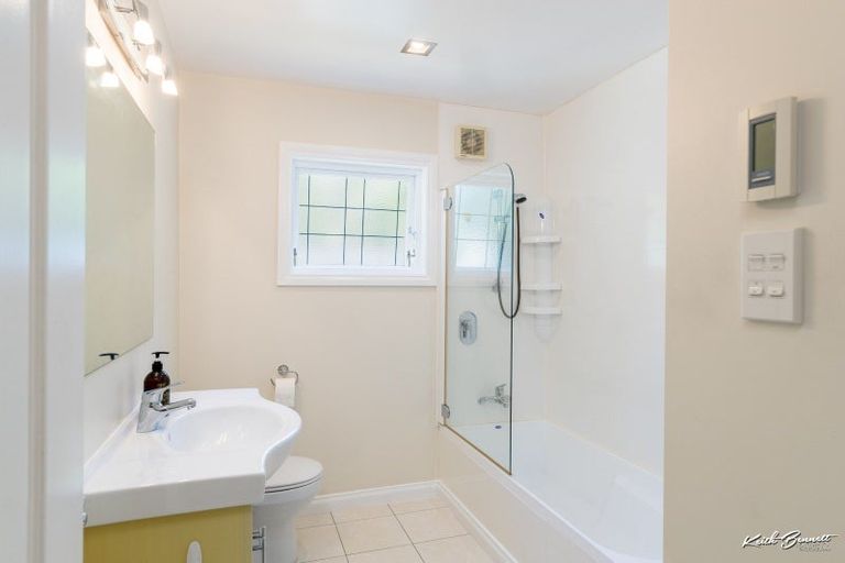 Photo of property in 33 Elmslie Road, Pinehaven, Upper Hutt, 5019