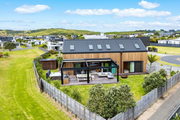 Photo of property in 17 Patiki Place, Omaha, 0986