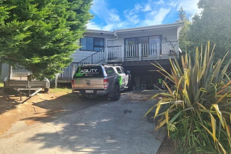 Photo of property in 73 Omapere Street, Whitby, Porirua, 5024