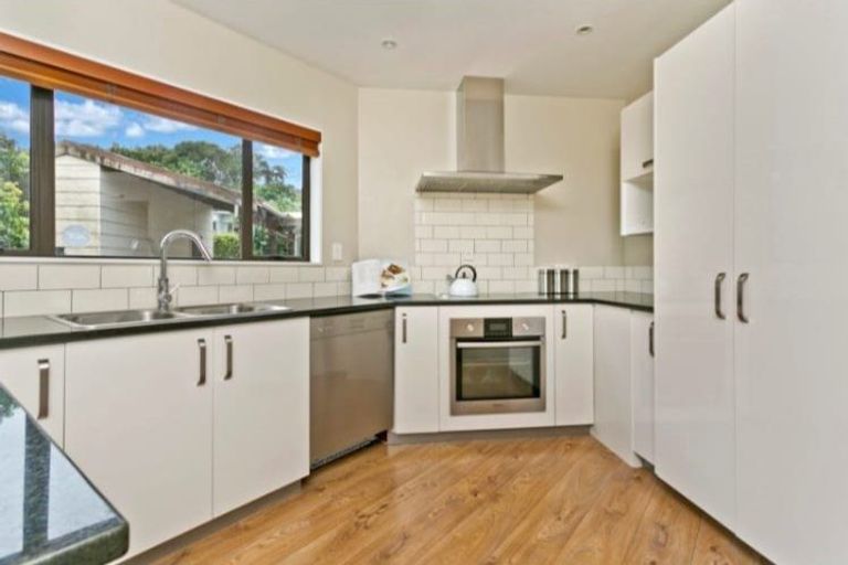 Photo of property in 1/15 Aorangi Place, Birkenhead, Auckland, 0626
