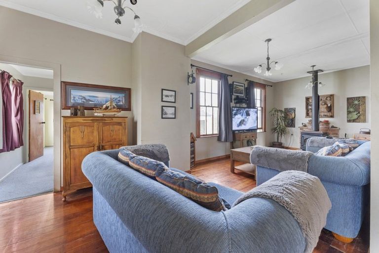 Photo of property in 606 Haowhenua Place, Hawera, 4674