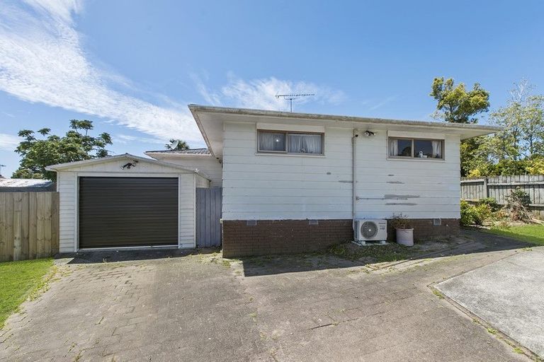 Photo of property in 13 Pipitea Place, Massey, Auckland, 0614