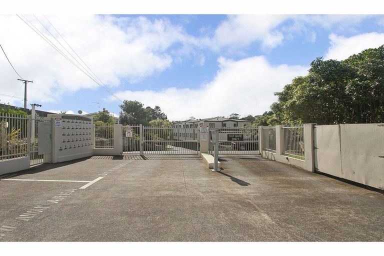 Photo of property in The Haven, 39/120 Beach Haven Road, Beach Haven, Auckland, 0626