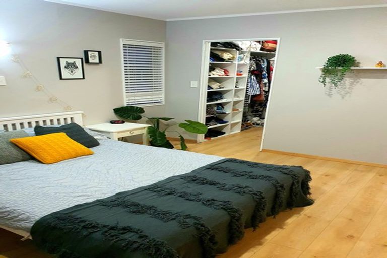 Photo of property in 1/59 Topliss Drive, Northcross, Auckland, 0632