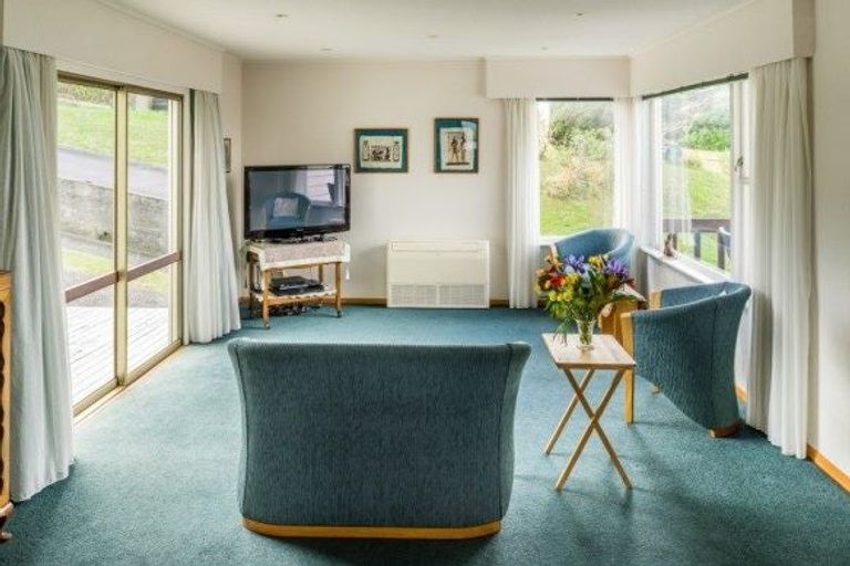 Photo of property in 40 Mana View Road, Paremata, Porirua, 5026