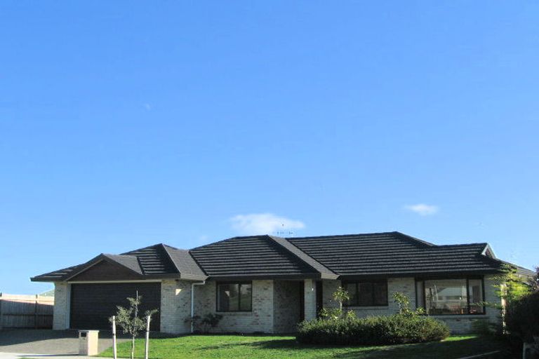 Photo of property in 60 Realm Drive, Paraparaumu, 5032