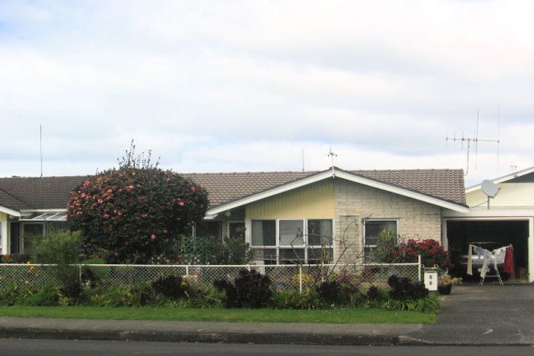 Photo of property in 2 Mair Street, Regent, Whangarei, 0112