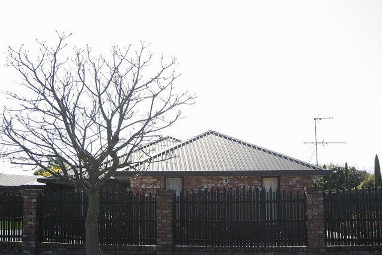 Photo of property in 12 Creese Place, Redwood, Christchurch, 8051