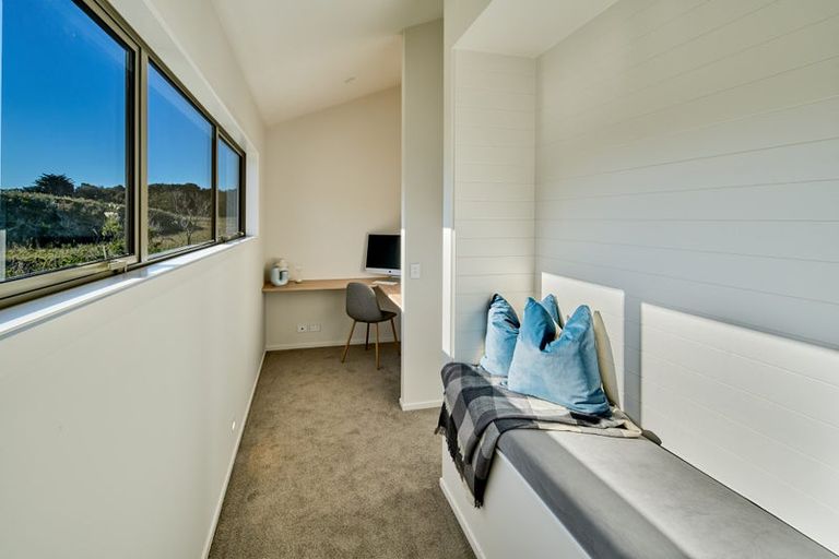 Photo of property in 26 Koreke Close, Kenepuru, Porirua, 5022