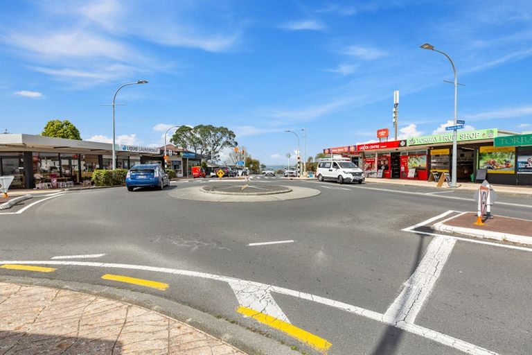 Photo of property in 1/893 Beach Road, Waiake, Auckland, 0630