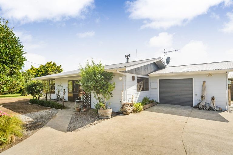 Photo of property in 1 Nuku Street, Tangimoana, 4822