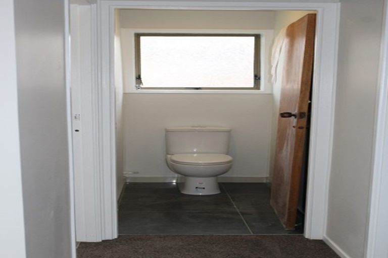 Photo of property in 2/33 Tyrian Close, Half Moon Bay, Auckland, 2012