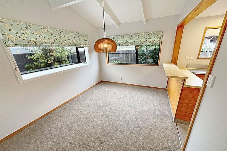 Photo of property in 2/61 Beachville Road, Redcliffs, Christchurch, 8081