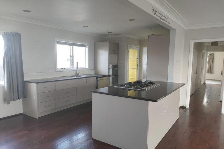 Photo of property in 25 Raglan Street, Mangere East, Auckland, 2024