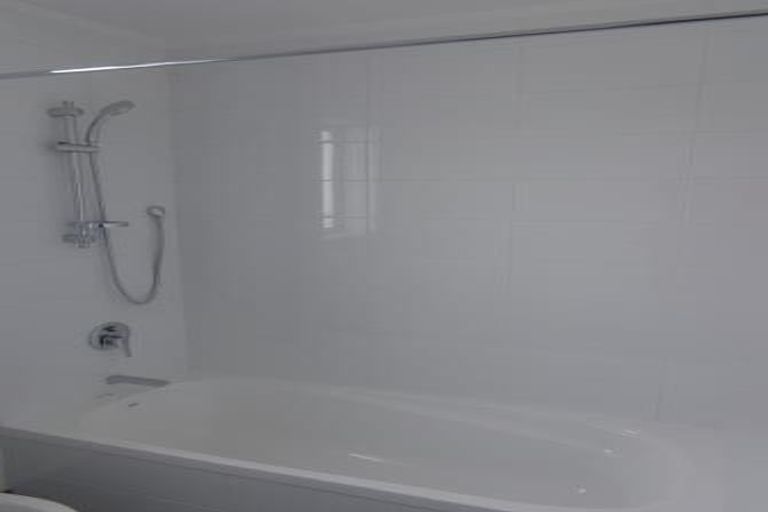 Photo of property in 96 Chislehurst Street, Henderson, Auckland, 0612