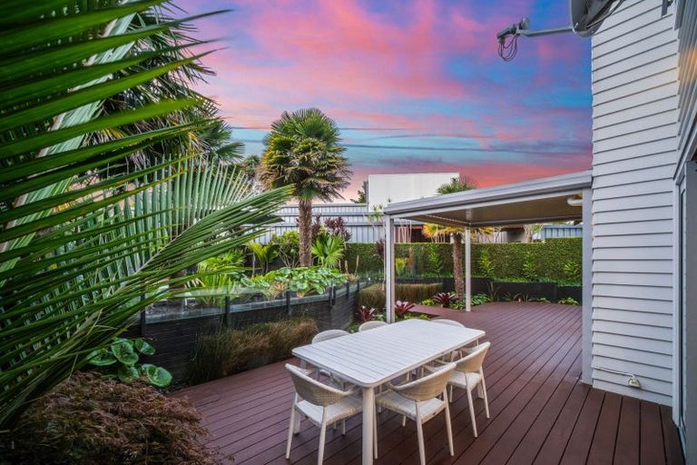 Photo of property in 21 Raymond Street, Point Chevalier, Auckland, 1022