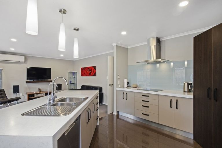 Photo of property in 10 Bovill Way, Tuakau, 2121