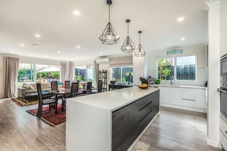 Photo of property in 15 Tawa Place, Orewa, 0931