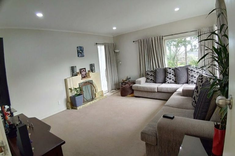 Photo of property in 1/22 Knights Road, Rothesay Bay, Auckland, 0630