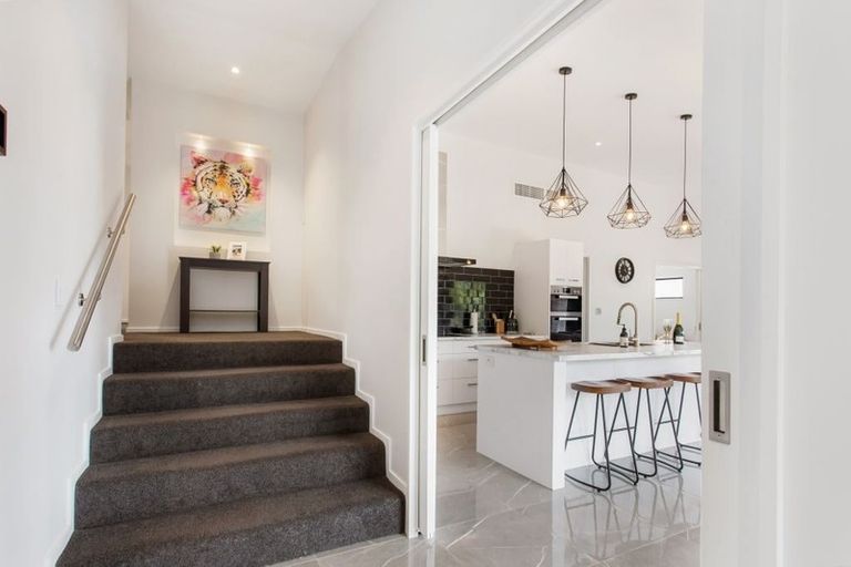 Photo of property in 1 Vista Place, Huntsbury, Christchurch, 8022