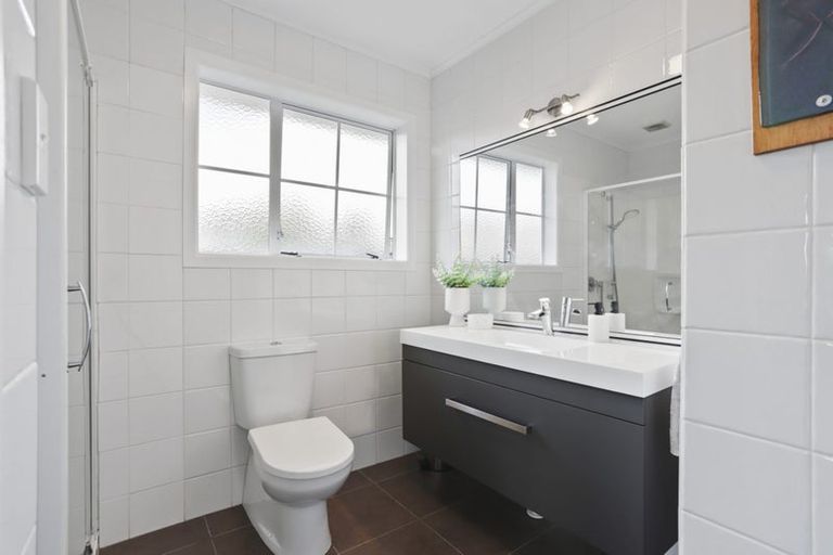 Photo of property in 8 Konini Road, Titirangi, Auckland, 0604