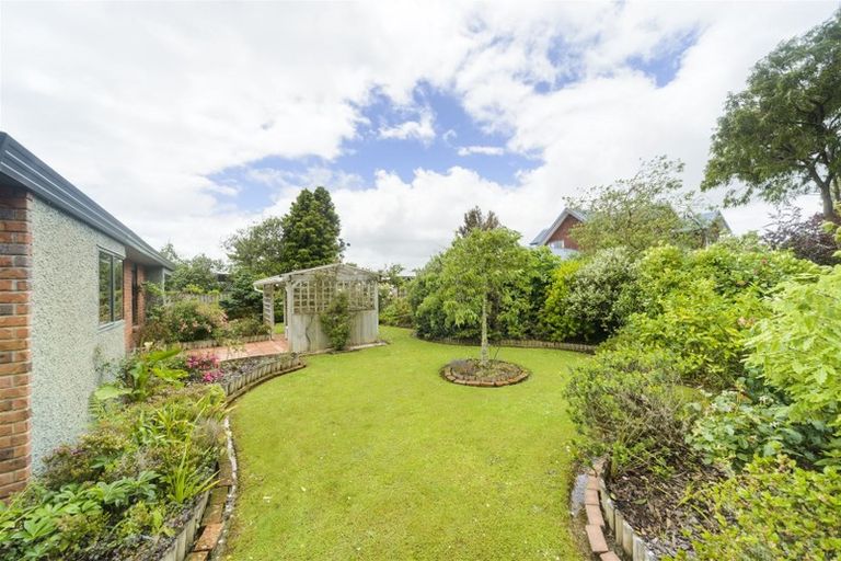 Photo of property in 127 Summerhill Drive, Fitzherbert, Palmerston North, 4410